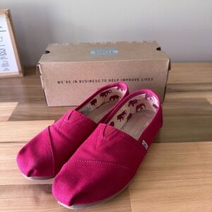 Lk New! Tom’s Red Slip On Shoes